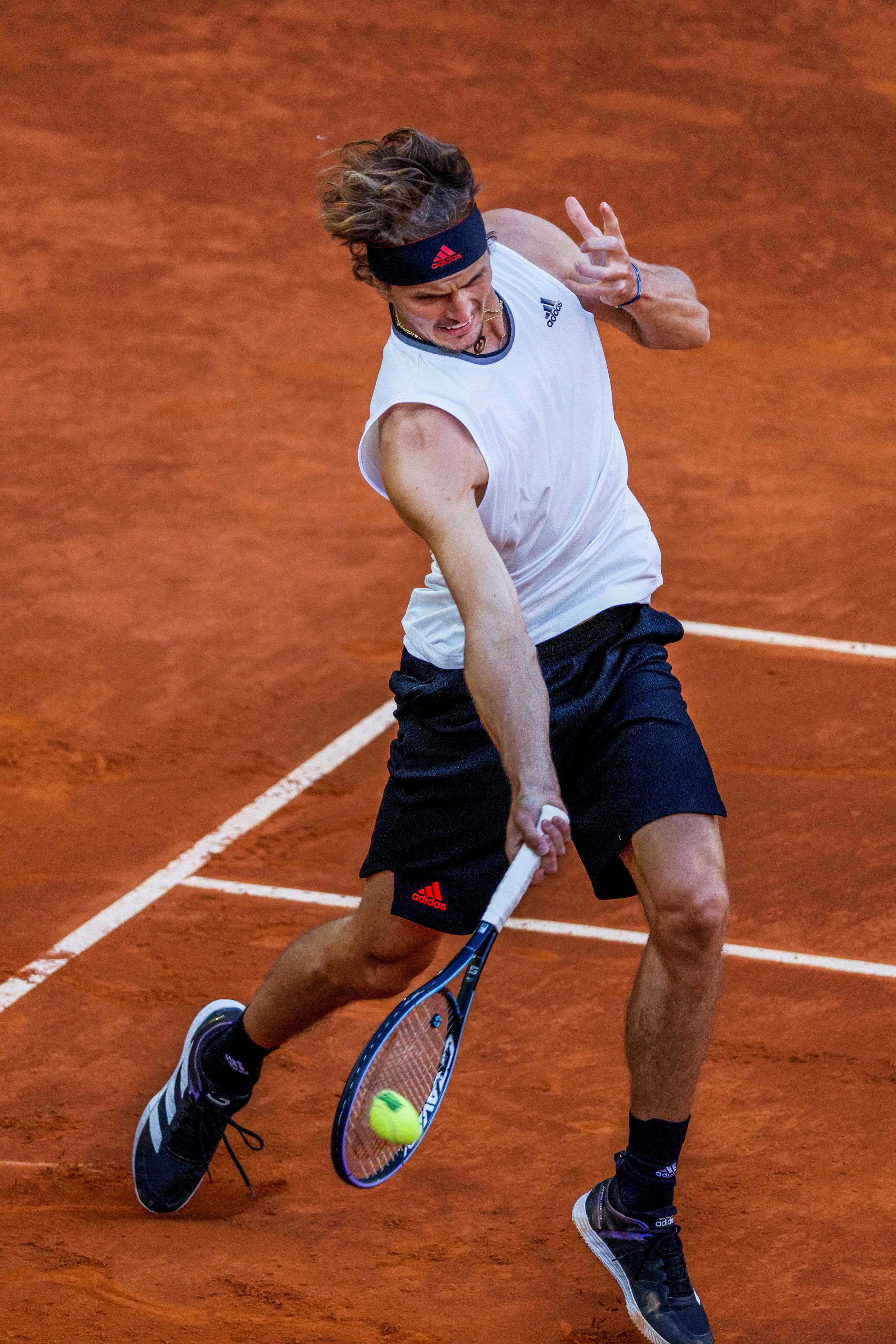 关于意大利网球队完胜德国网球队,兹维列夫完成帽子戏法的信息 关于意大利网球队完胜德国网球队,兹维列夫完成帽子戏法的信息