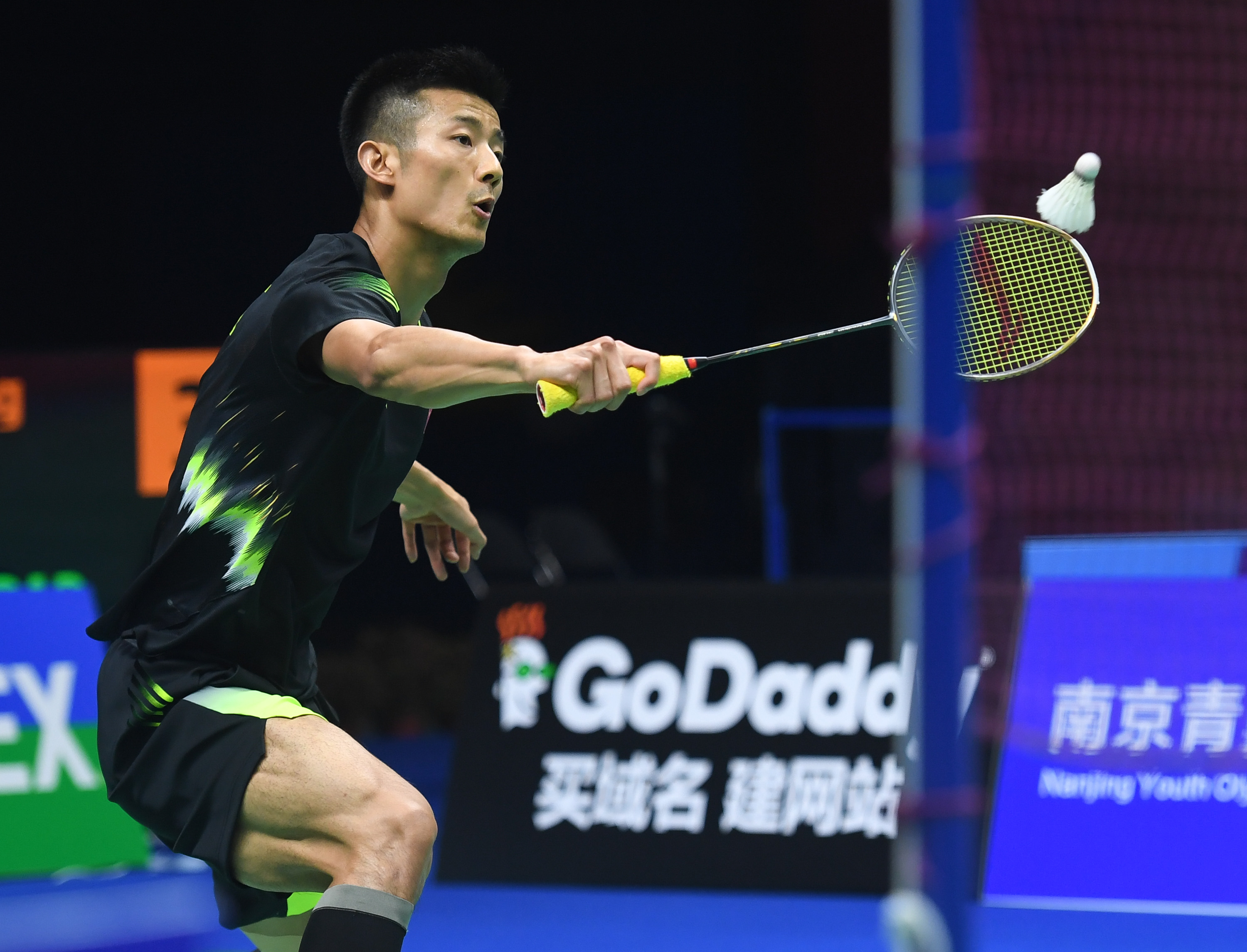 韩国羽毛球队完胜中国羽毛球队，谌龙一己之力扛起全队