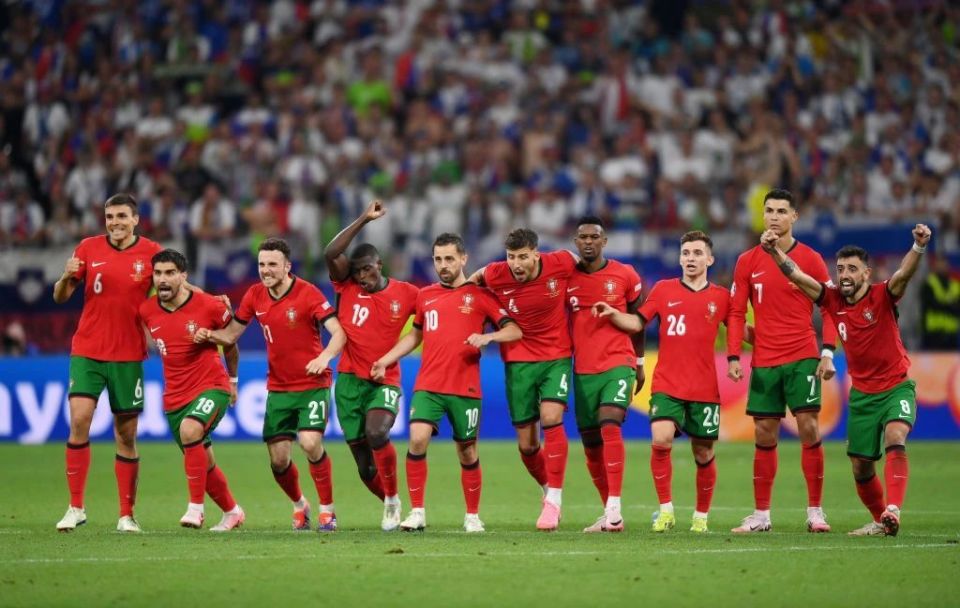 包含法国翻盘利物浦，布鲁诺·费尔南德斯统治全场的词条