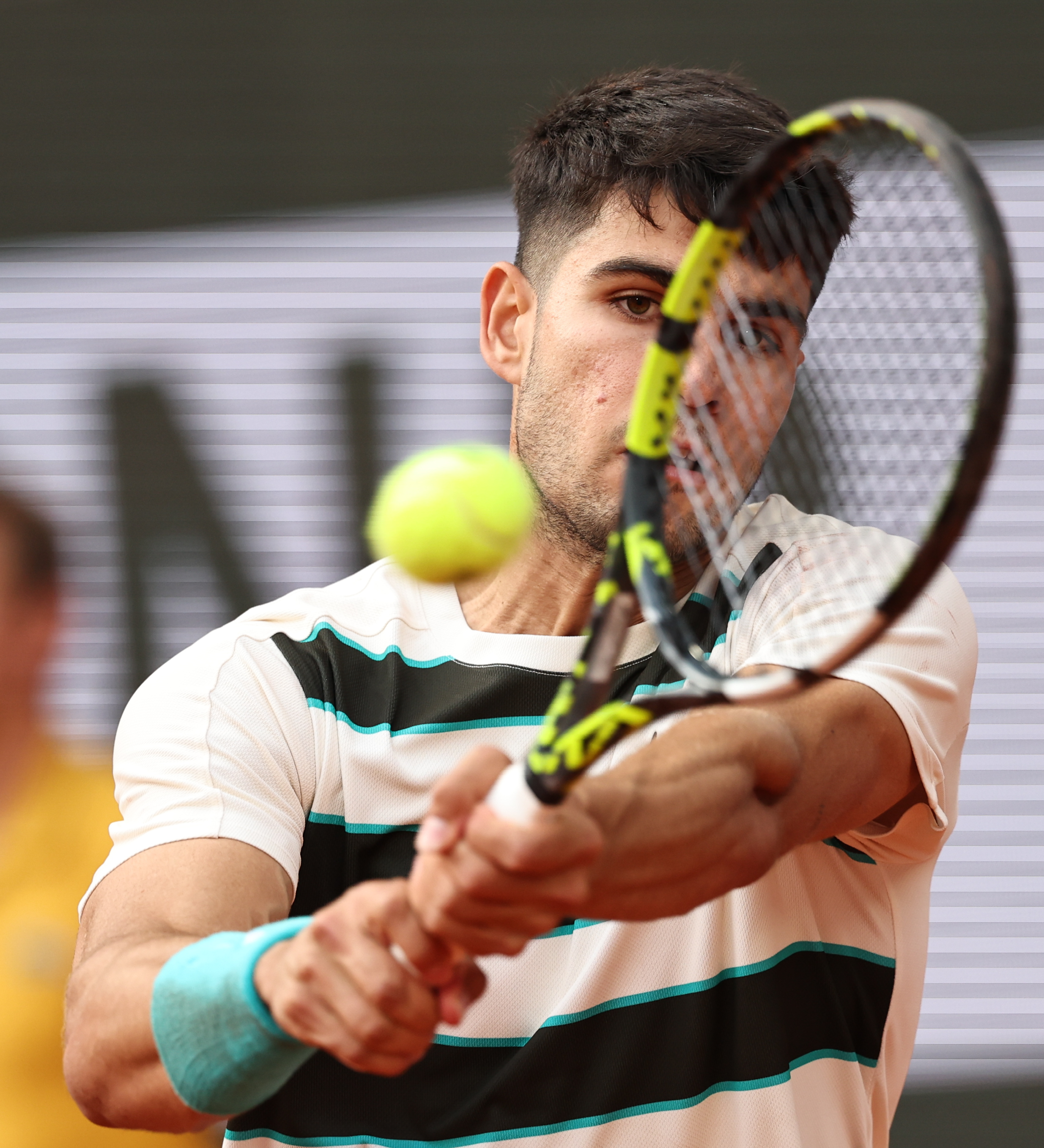 包含日本网球队完胜西班牙网球队，阿尔卡拉斯打破历史纪录的词条