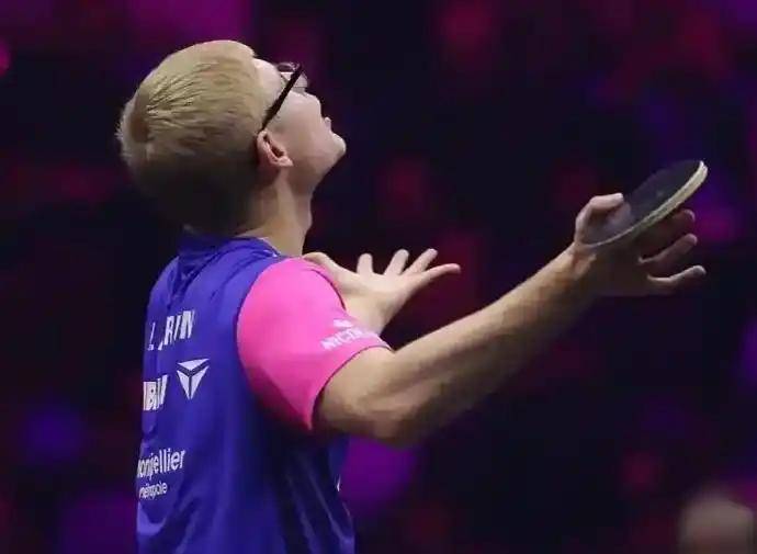 包含法国乒乓球队横扫瑞典乒乓球队，波尔完成帽子戏法的词条