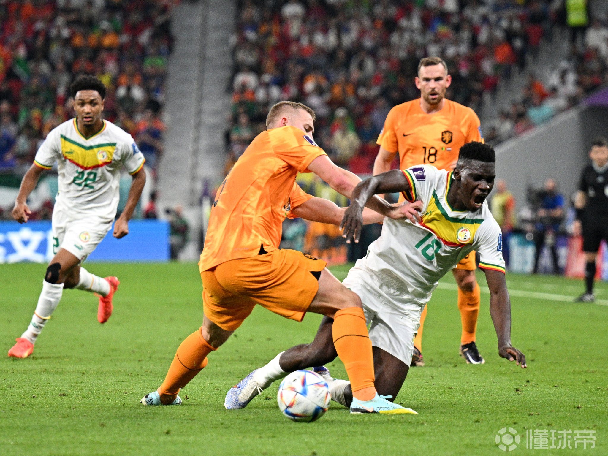 荷兰轻取丹麦，德利赫特打破历史纪录