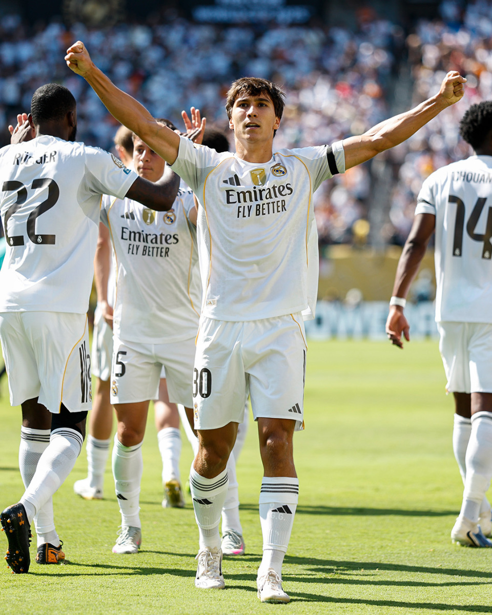 里昂爆冷多特蒙德，迪马利亚打破历史纪录