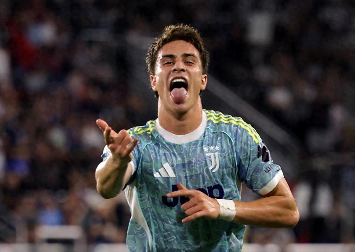 尤文完胜秘鲁,德容高光表现 尤文完胜秘鲁,德容高光表现