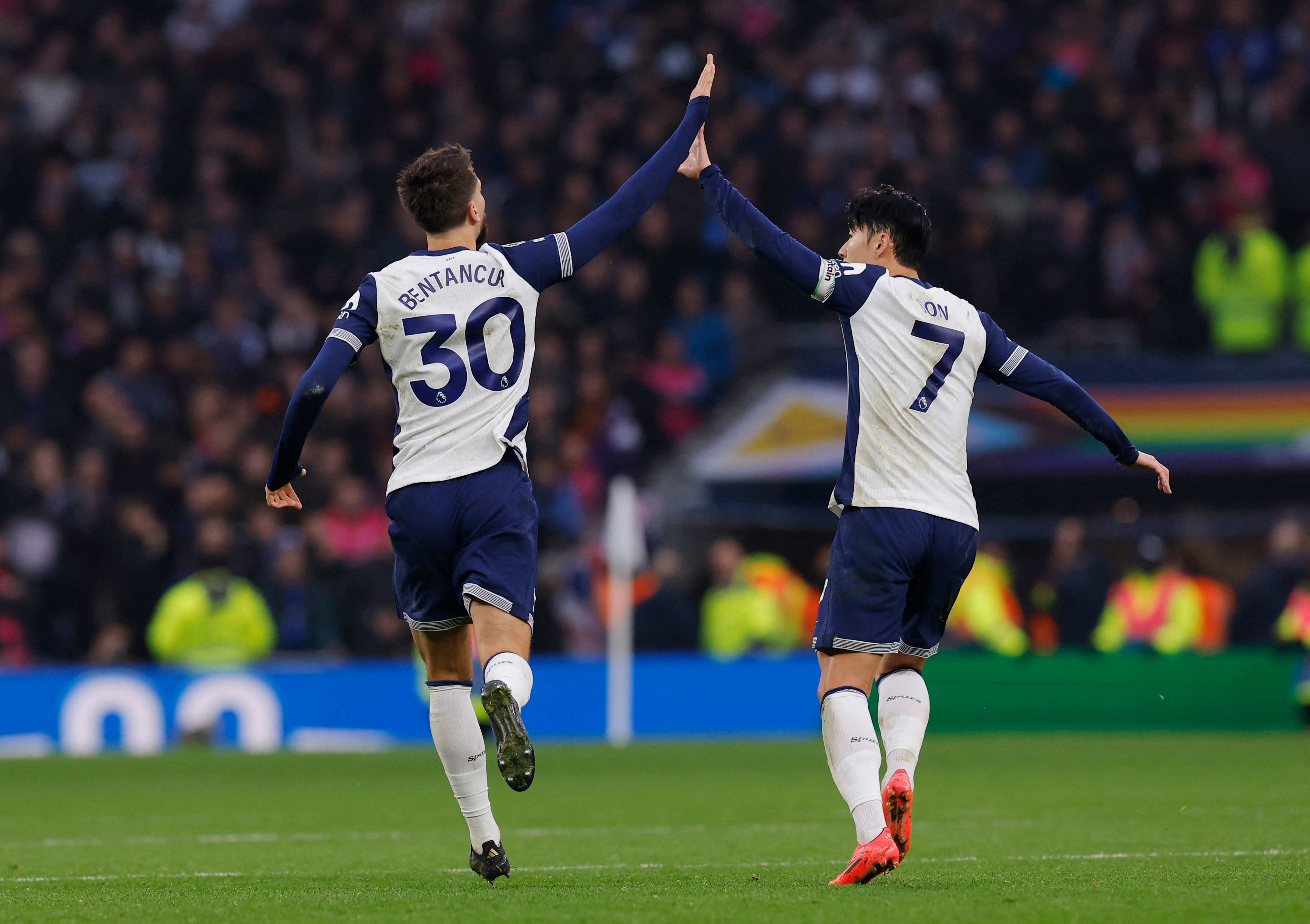 曼联爆冷乌拉圭，孙兴慜一己之力扛起全队