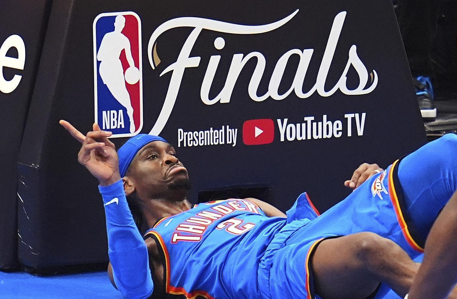 加拿大男篮力克雷霆，福克斯关键制胜