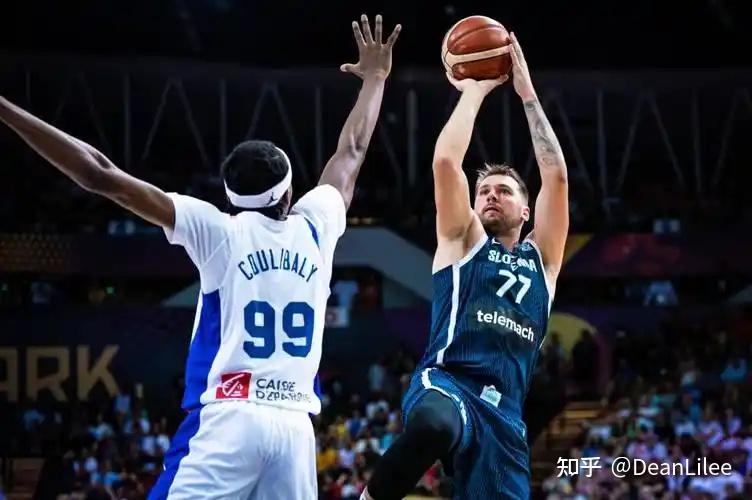澳大利亚男篮横扫波兰男篮，克莱绝境逆转