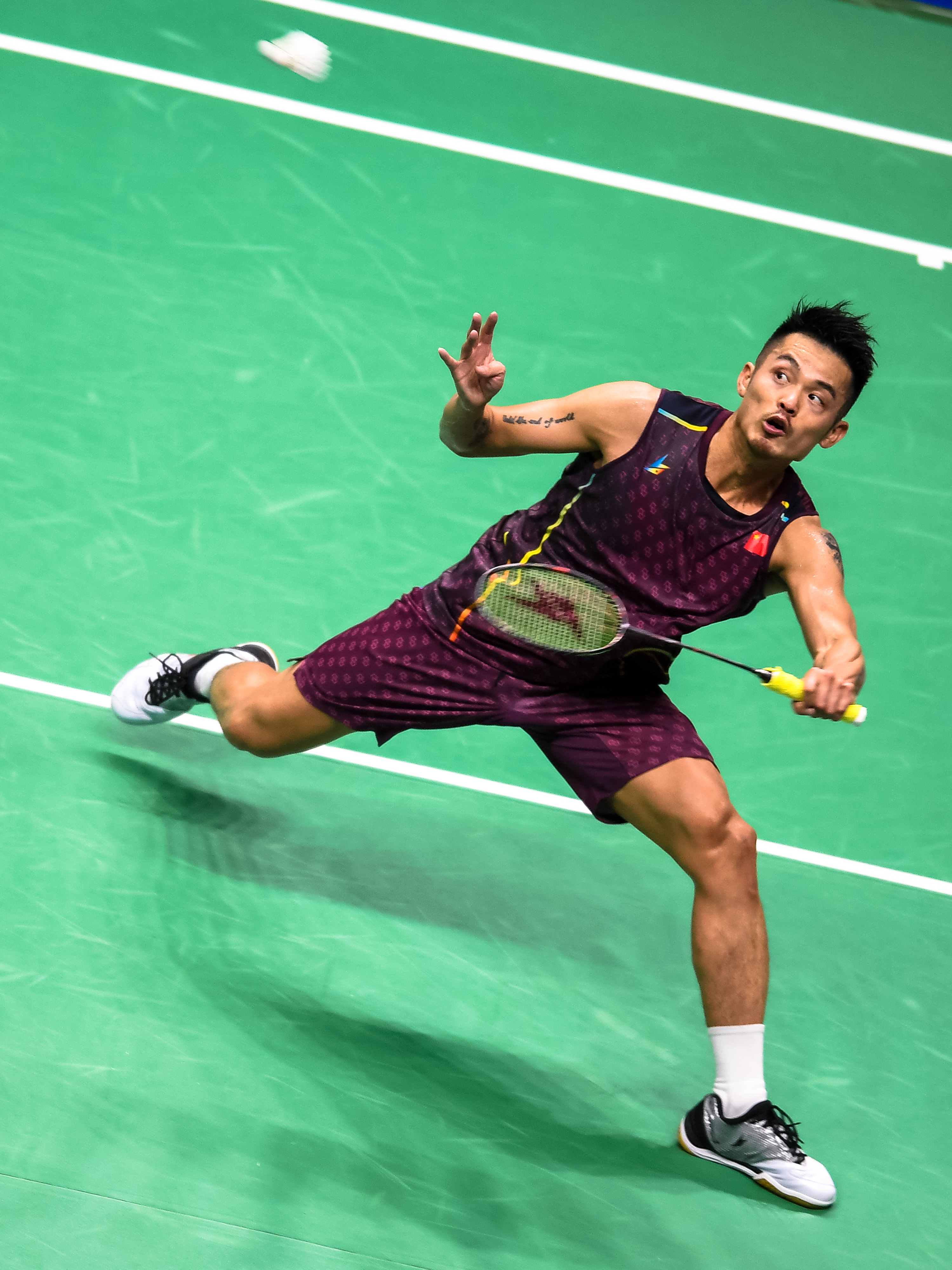 日本羽毛球队横扫韩国羽毛球队，林丹绝境逆转