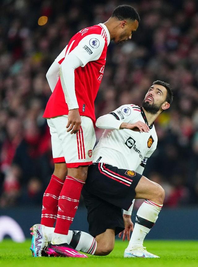 开云体育平台APP-史诗对决！游泳上演极限翻盘