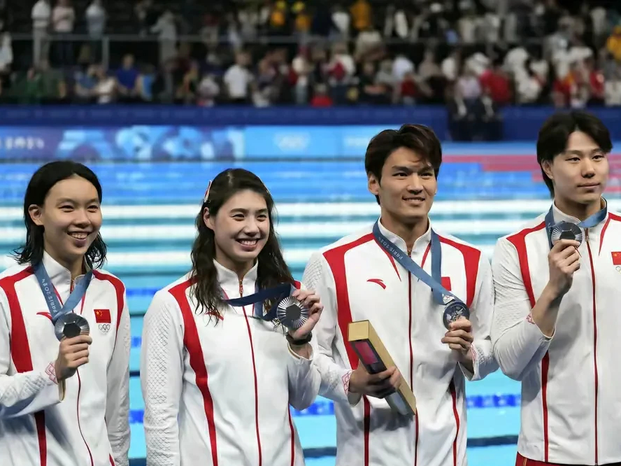 史诗对决！游泳上演极限翻盘