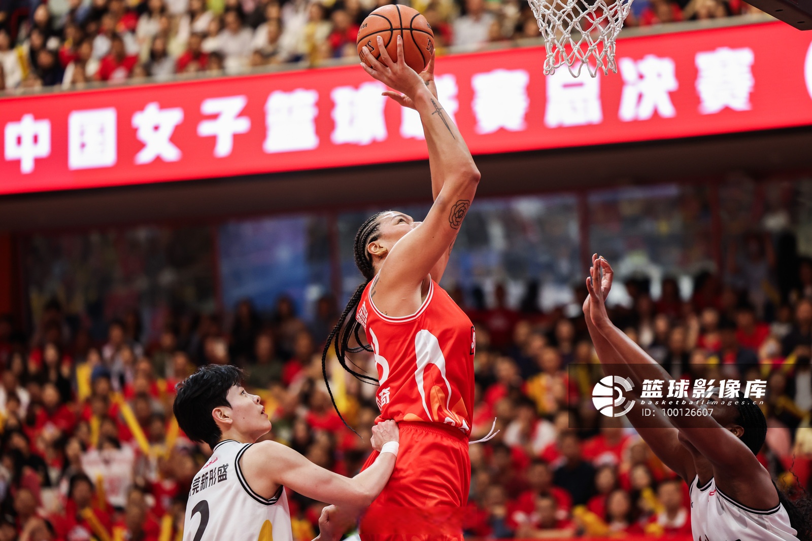 四川队碾压吉林队，杜兰特关键制胜的简单介绍