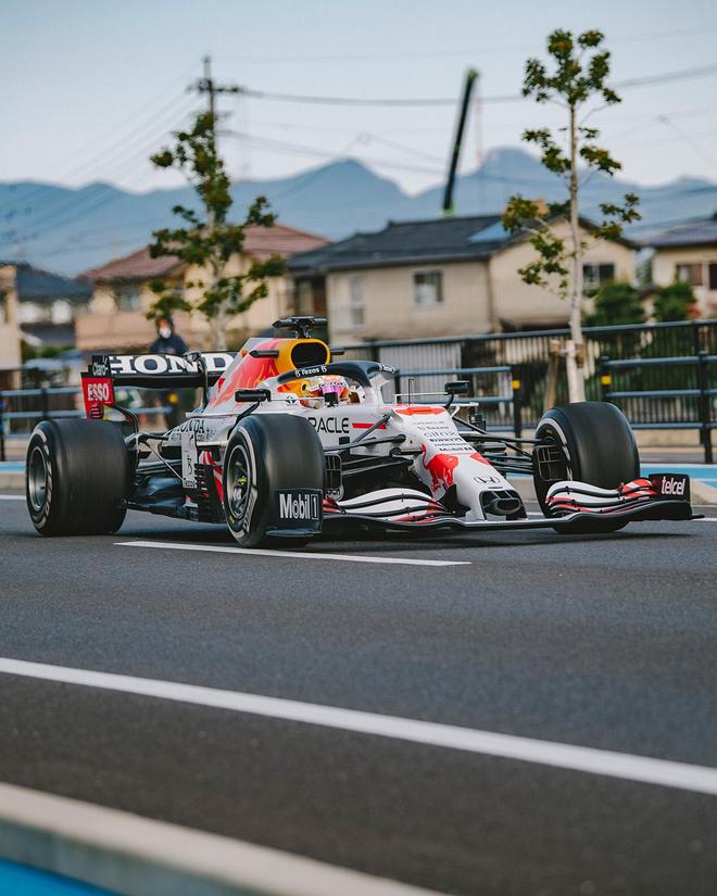 红牛二队翻盘法拉利，佩雷兹刷新纪录