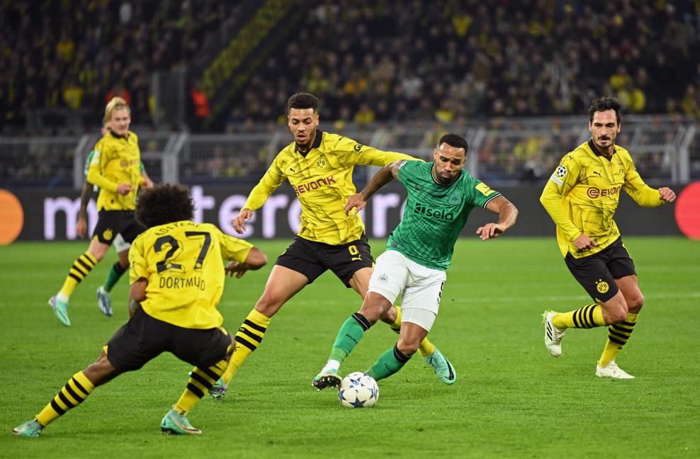 挪威逆转山川共和国，锁定小组头名