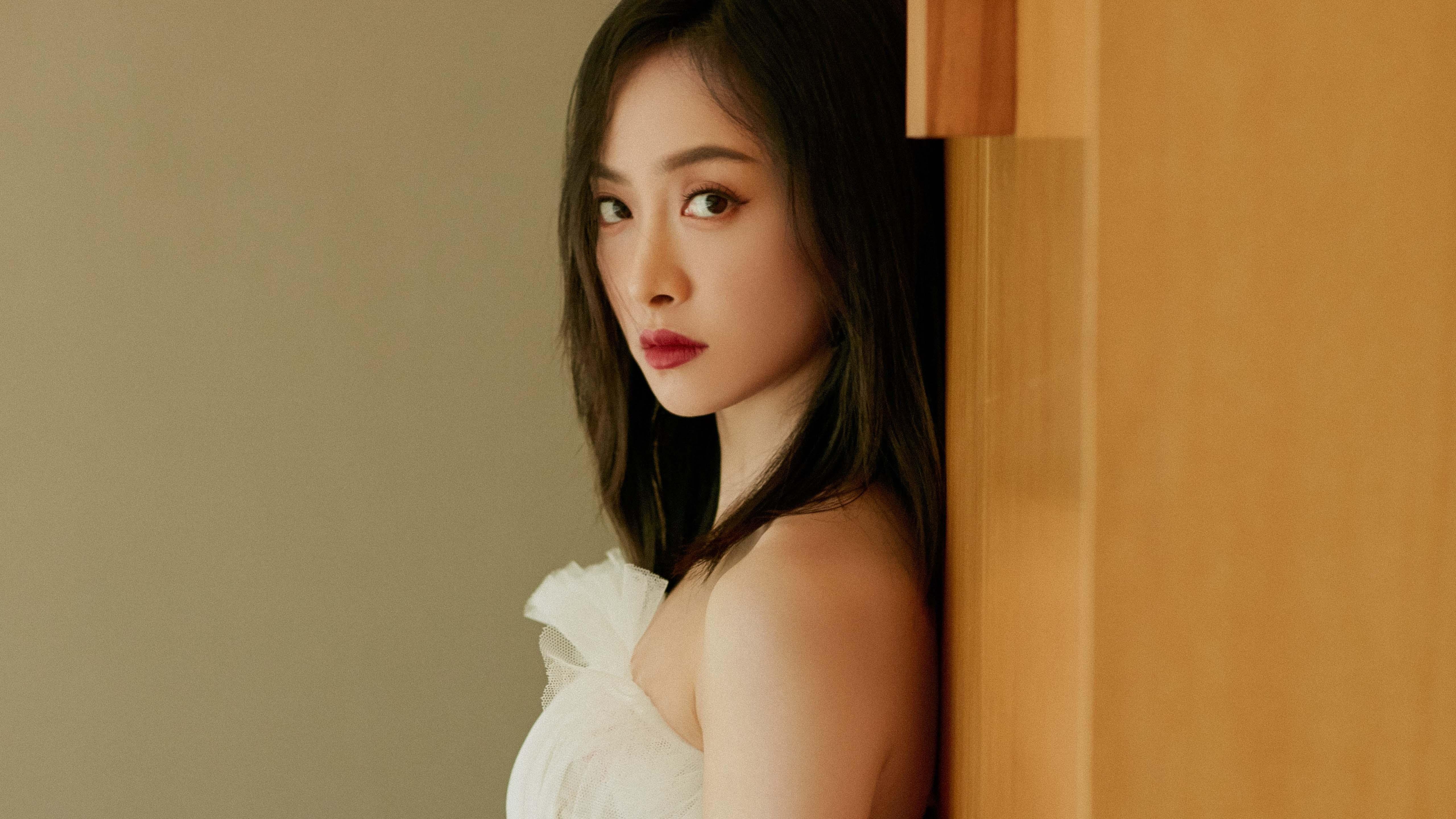 轰鸣与寂静的辩证法，当F1街道焦点战遇见森林狼的窒息式胜利