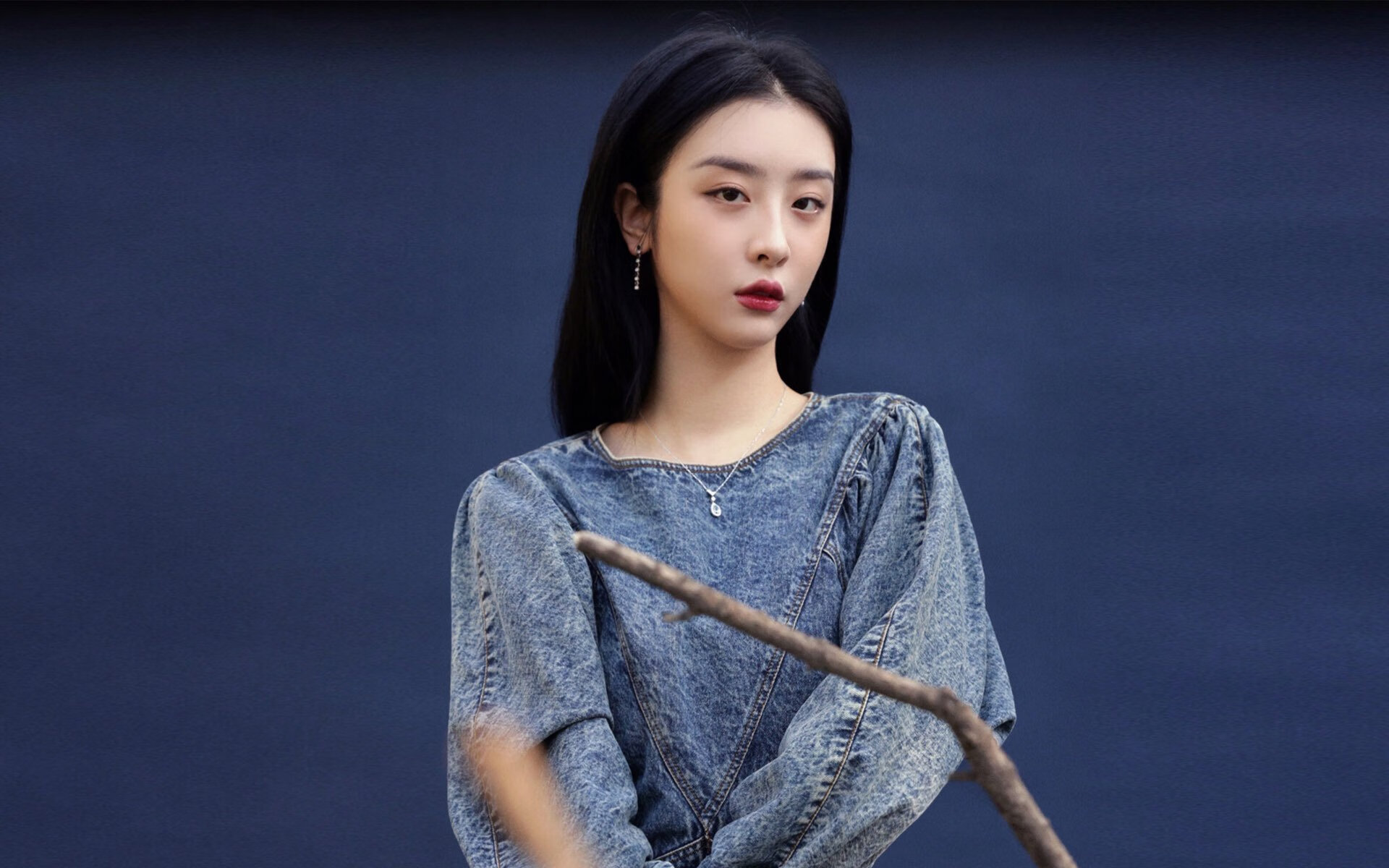 法比尼奥的统治与秘鲁的逆袭，年度焦点之战中的足球双重奏