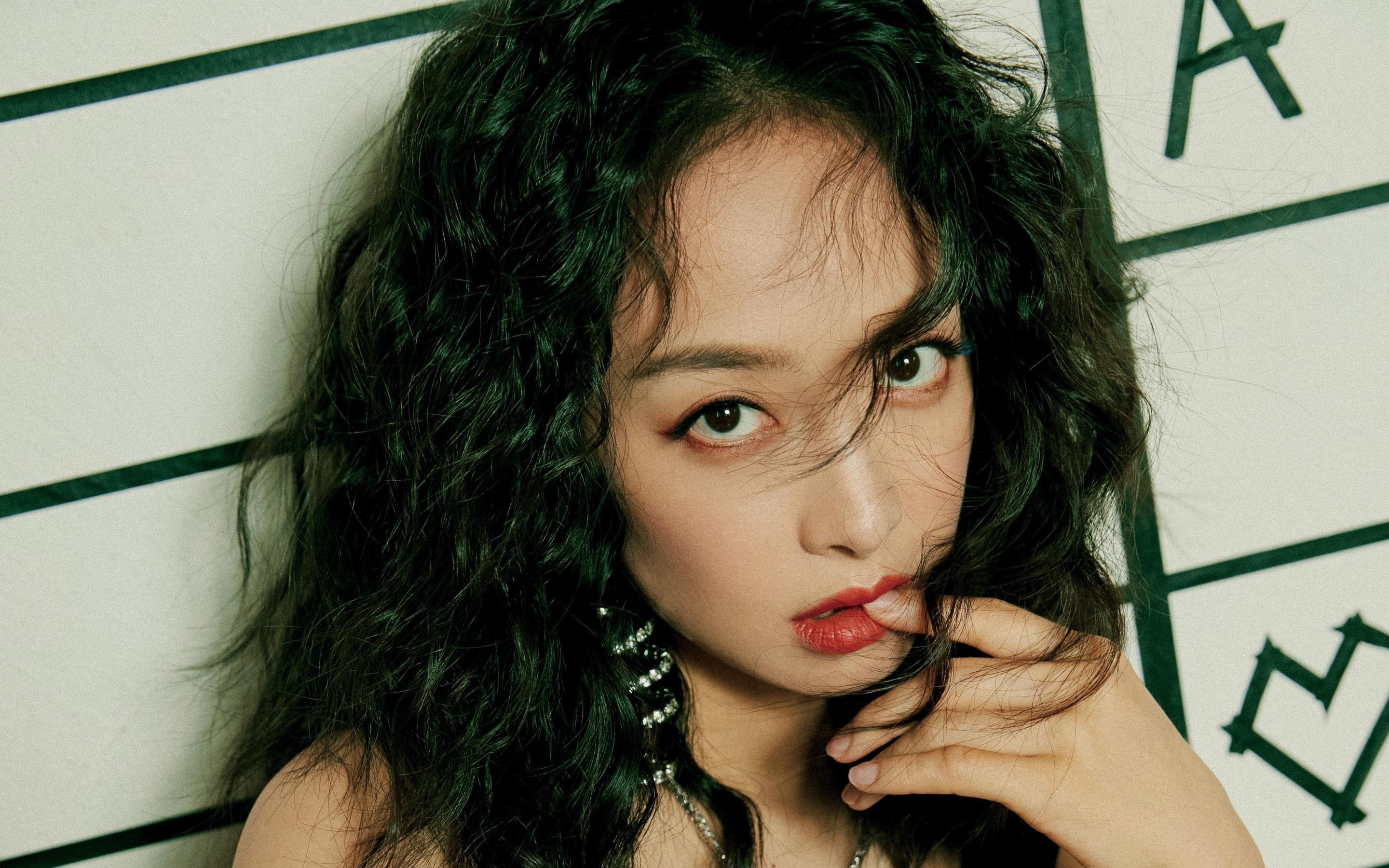 紫红交响曲，德布劳内唯一的争冠夜指挥家