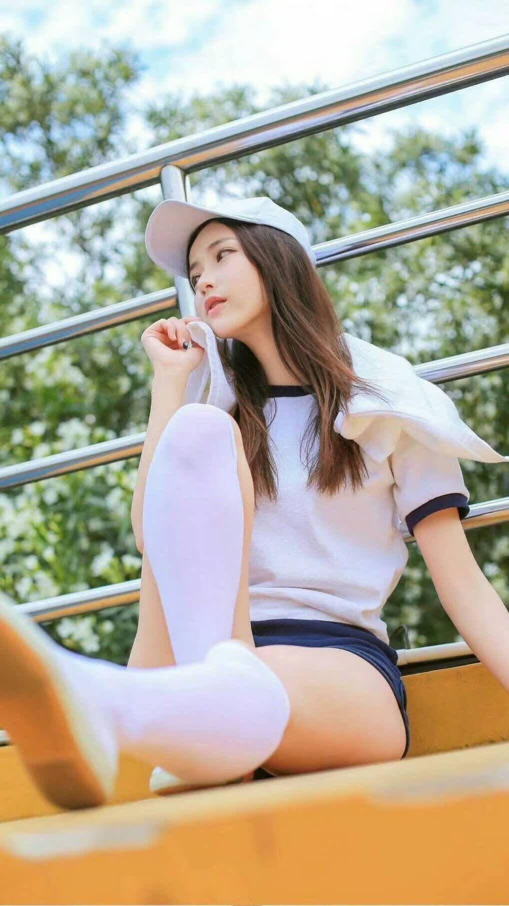 孤星耀苍穹,当莱万在美利坚的旷野上,用一粒进球撕裂命运的独白